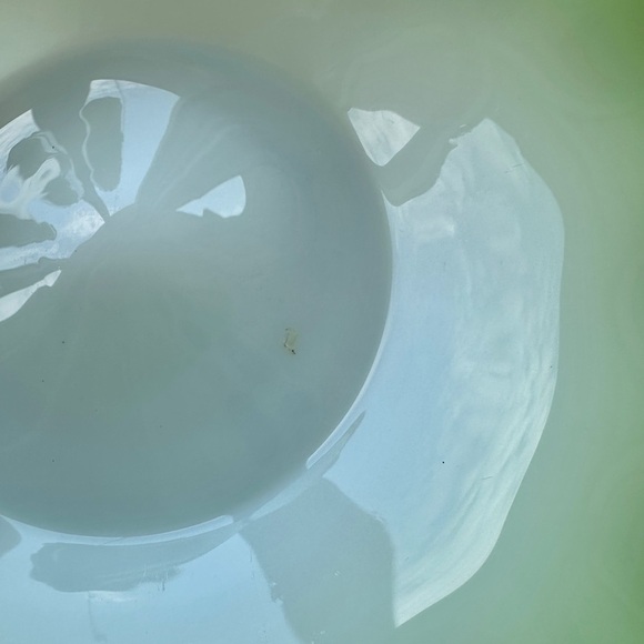 ANTIQUE, VICTORIAN, GLASS, ROUND BRIDES BASKET WITH RUFFLED & CRIMPED RIM. - Picture 9 of 10